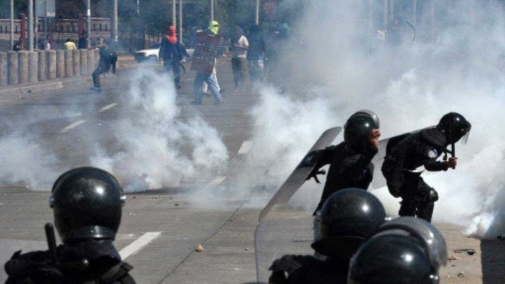 مواجهات بين الشرطة وطلاب معارضين للرئيس في هندوراس