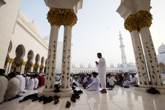 ما حكم صلاة تحية المسجد أثناء خطبة الجمعة؟