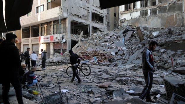 الغارات الإسرائيلية دمرت العديد من المباني في غزة