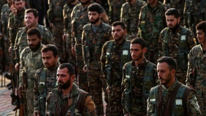 عناصر في وحدات حماية الشعب الكردي