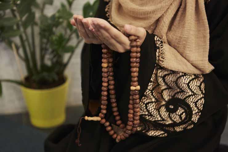 -muslimgirls-ramadan---prayer-beads-689079186-59bc