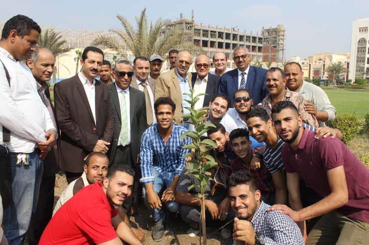  زراعة 1000 شجرة مثمرة لتجميل حرم جامعة طنطا