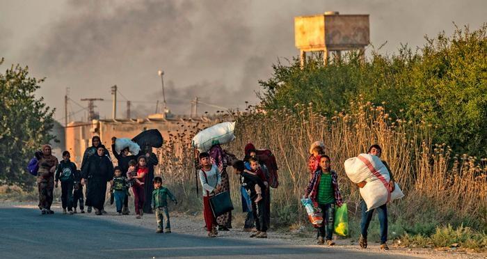 نزح أكثر من 300 ألف مدني في شمال شرقي سوريا منذ بد
