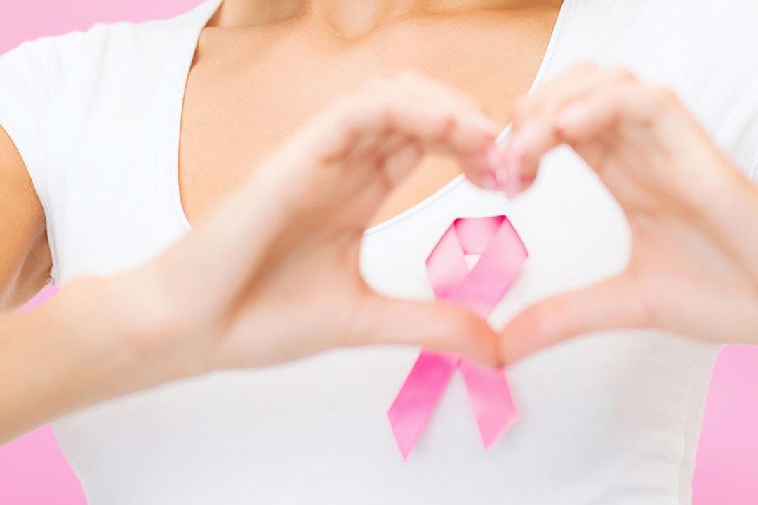 أبرز أعراض سرطان الثدي.. احذري أن تُهمليها