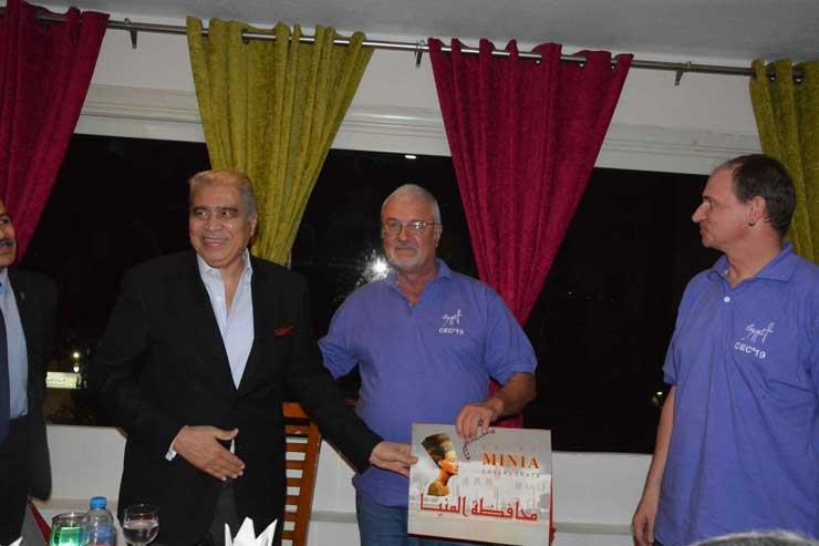 حافظ المنيا يلتقي بالمشاركين من 6 دول في رالي تحدي