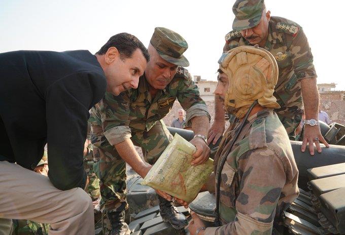 الأسد يتفقد الخطوط الأمامية بريف إدلب