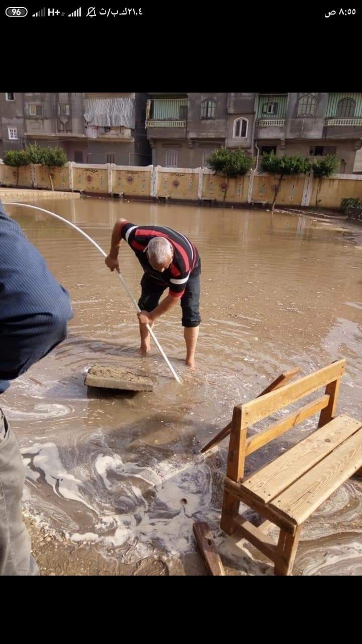 المعلم بمدرسة عمر بدمياط