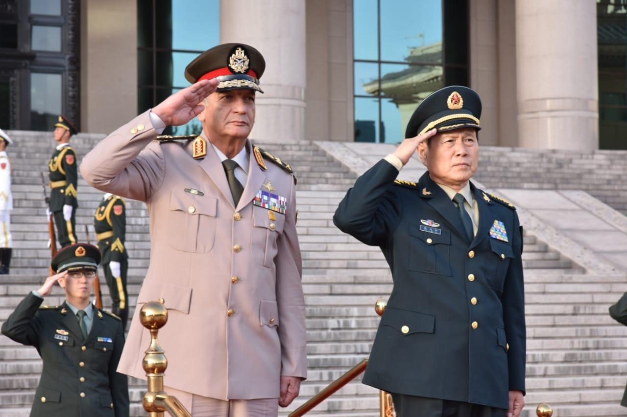 وزير الدفاع يعود إلى القاهرة قادمًا من الصين