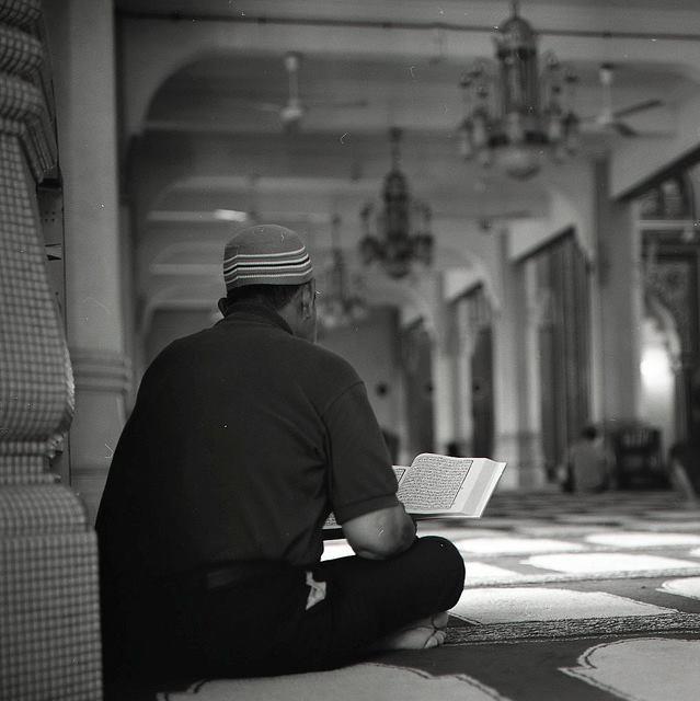 أيهما أعلى درجة حفظ القرآن أم فهمه؟