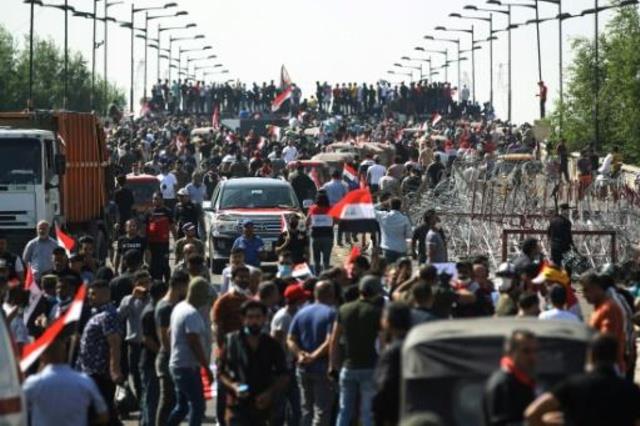 متظاهرون عراقيون في وسط بغداد