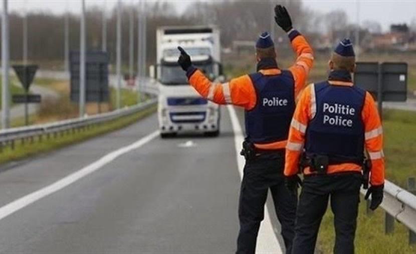 السلطات البلجيكية تعثر على 12 مهاجرا عربيا في شاحن