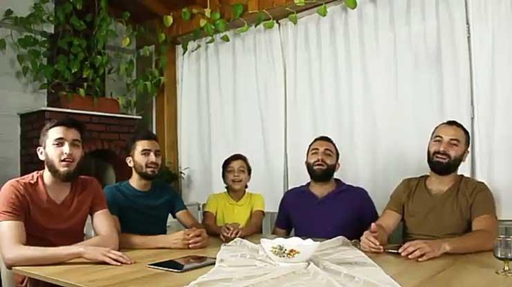 5 أشقاء سوريين يتمتعون بموهبة الإنشاد 