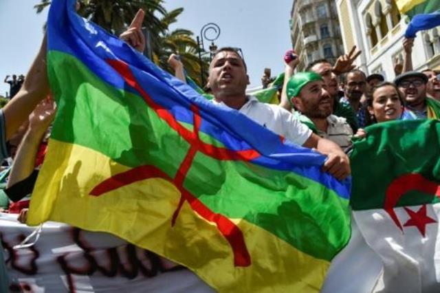 المتظاهرين الجزائريين