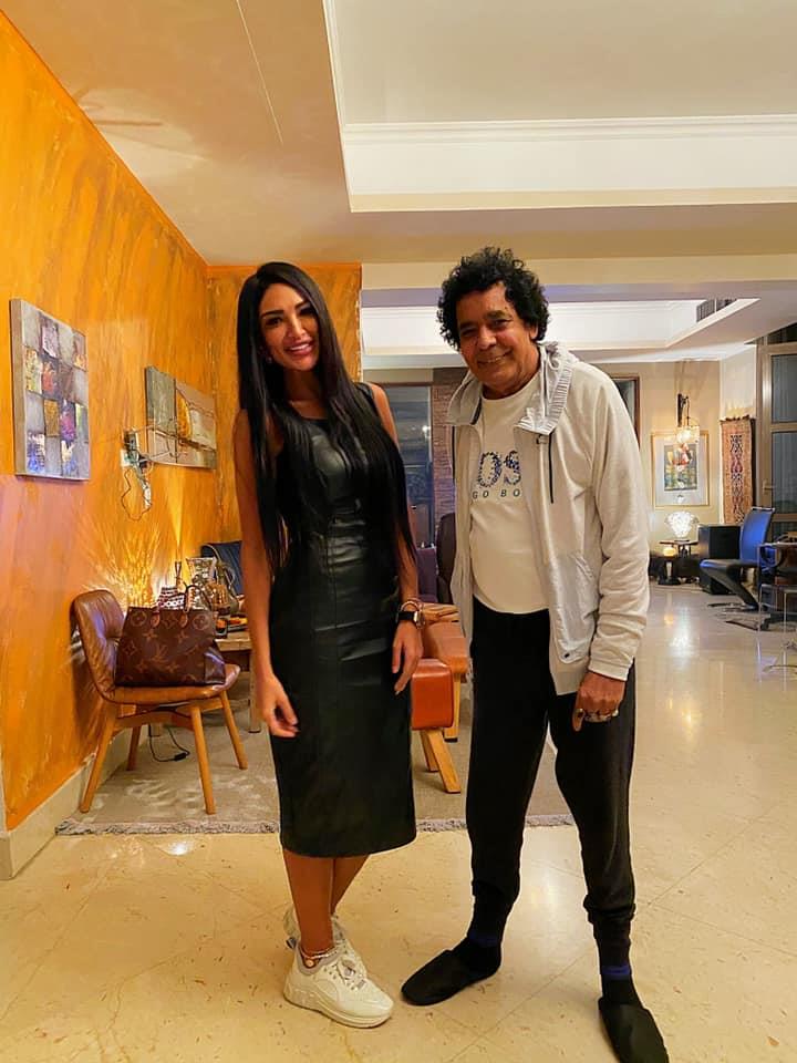 سالى مع منير