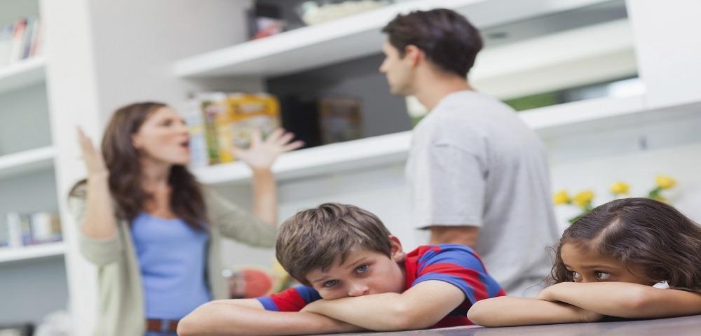خناقات البيت.. كيف تؤثر على أطفالكم؟