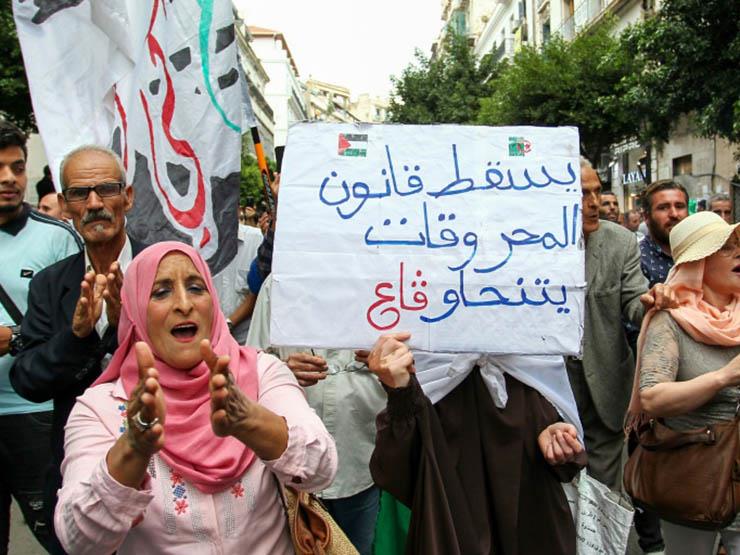 جزائريون يتظاهرون رفضا لقانون المحروقات في العاصمة
