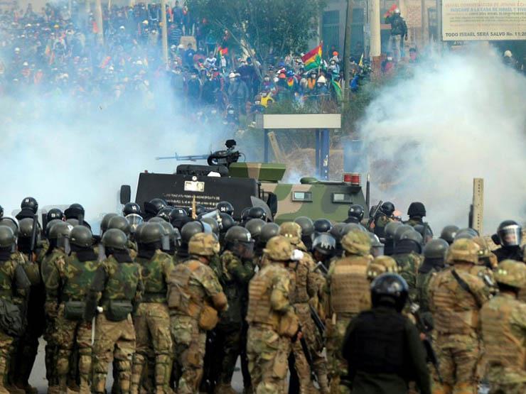قوات مكافحة الشغب البوليفية تشتبك مع المتظاهرين ال