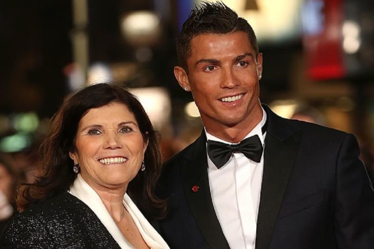 cristiano-mum-t2019_2_8_19_19