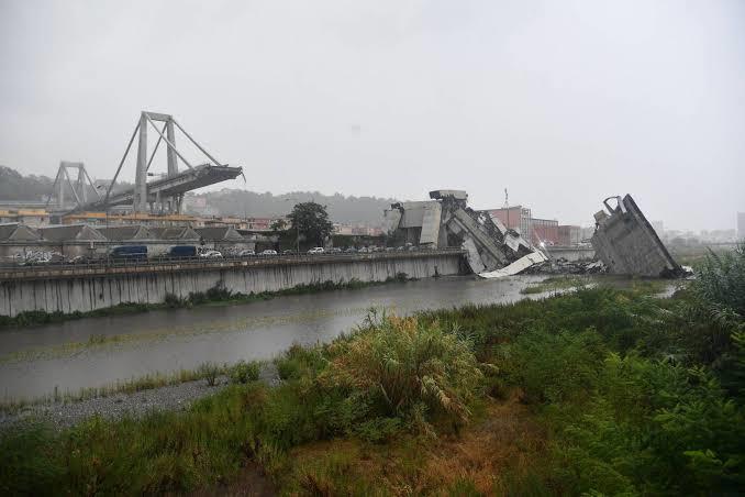 انهيار جسر في إيطاليا