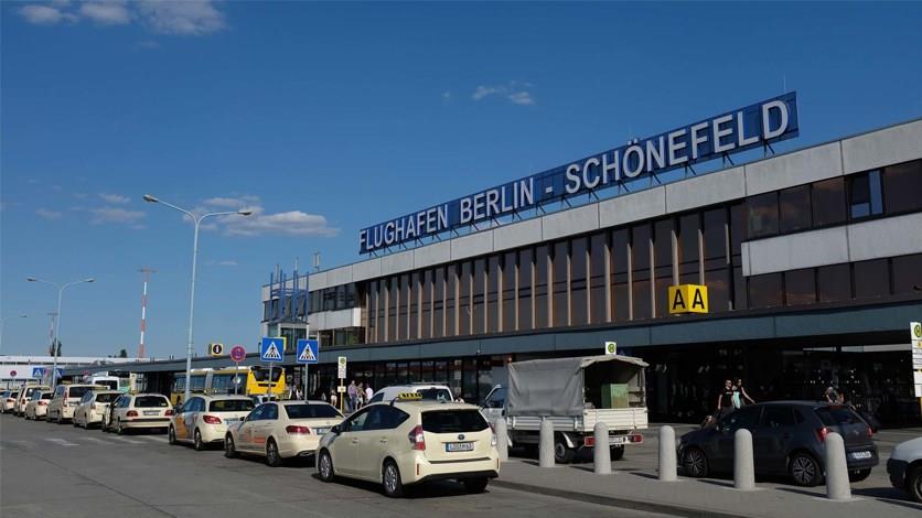 مطار برلين شونيفيلد الألماني
