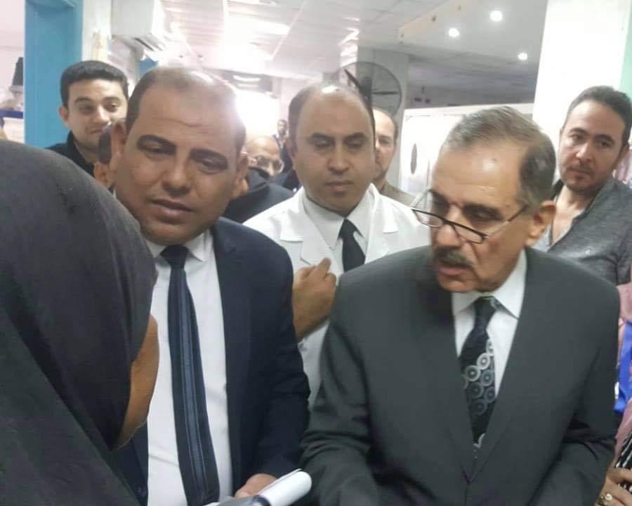 محافظ كفر الشيخ خلال زيارته لمعهد الكبد