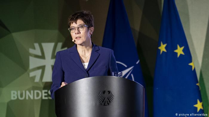 وزيرة الدفاع الألمانية أنغريت كرامب