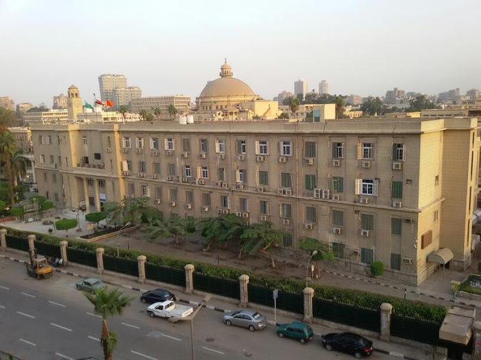 كلية الاقتصاد والعلوم السياسية بجامعة القاهرة