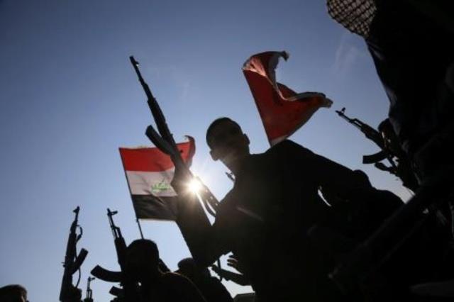 عناصر مسلحة من عشائر عراقية في كربلاء خلال تظاهرات