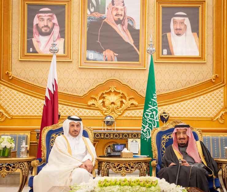 الملك سلمان يستقبل رئيس وزراء قطر