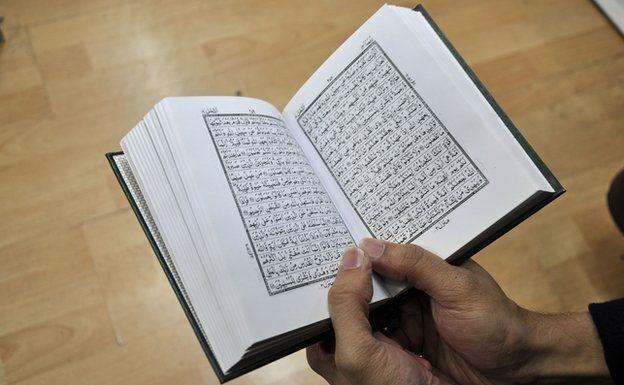 هل يجوز وهب ثواب قراءة القرآن لشخصين عن نفس القراء