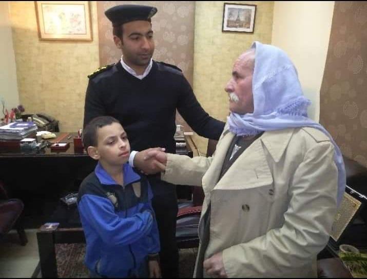 أمن القاهرة يعيد طفلًا تائهًا إلى والده