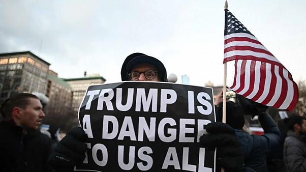 تظاهرات في ولايتي نيويورك وشيكاغو داعمة لعزل ترامب