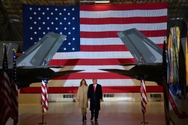 الرئيس الأميركي دونالد ترامب وزوجته ميلانيا في قاع