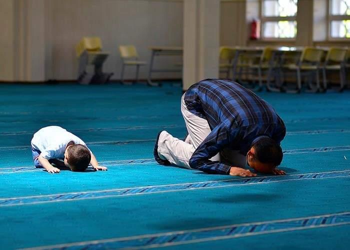 خطوات للتعامل مع ابنك الذي لا يصلي