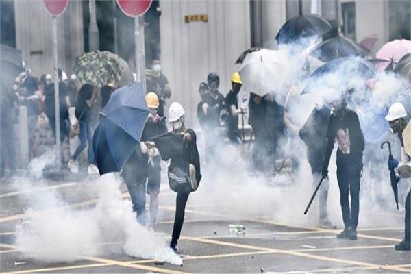 اشتباكات بين قوات الشرطة والمتظاهرين في هونج كونج