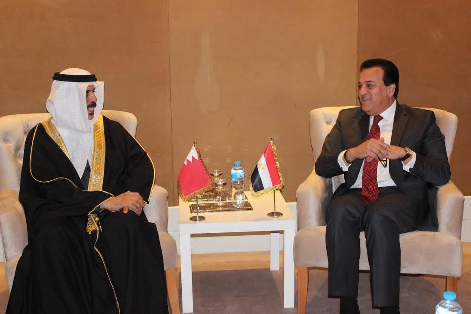 وزير التعليم العالي يلتقي نظيره البحريني