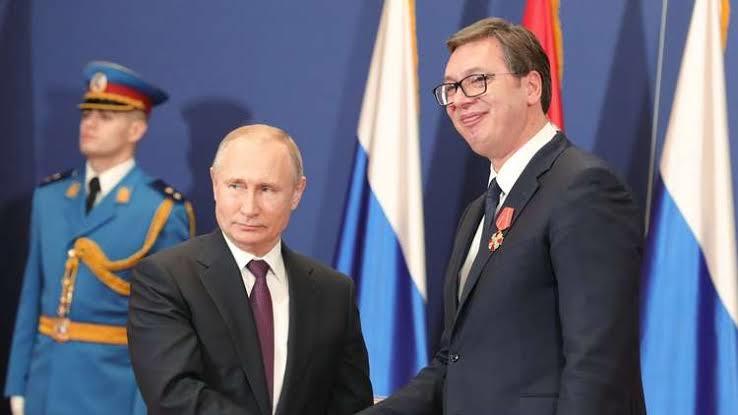 الرئيس الروسي يستقبل نظيره الصربي