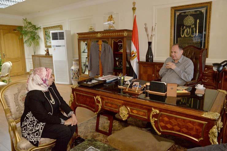 محافظ أسيوط يلتقي وكيل وزارة التضامن الاجتماعي (2)