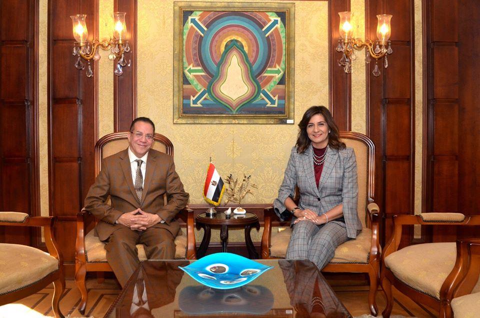 السفيرة نبيلة مكرم وكرم خليل رجل الأعمال المصري