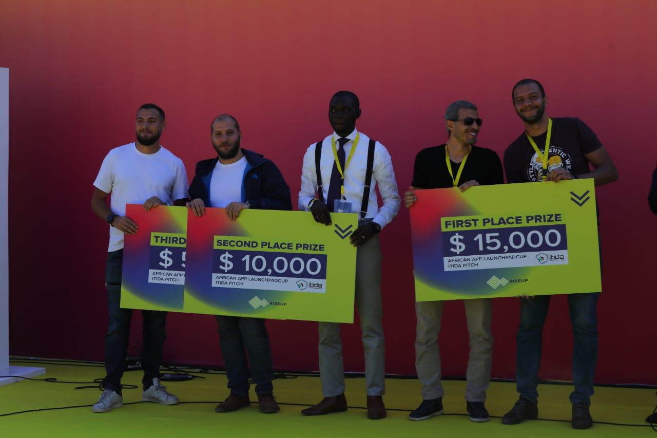 صورة اثناء توزيع الجوائز-قمة رايز أب