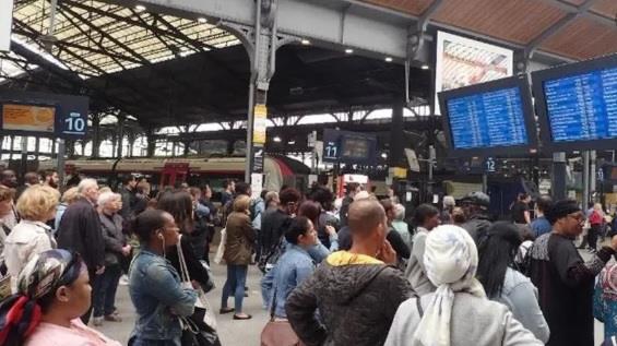 شلل بحركة القطارات بسبب الإضراب بفرنسا