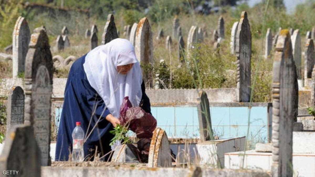 متى تكون زيارة القبور.. وهل يشعر الميت بالزيارة