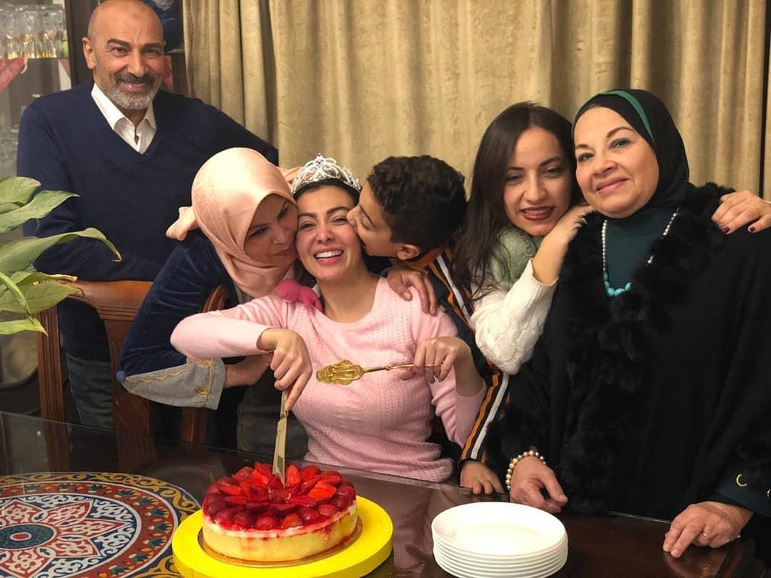 ميرهان حسين بالخروج من السجن  (1)