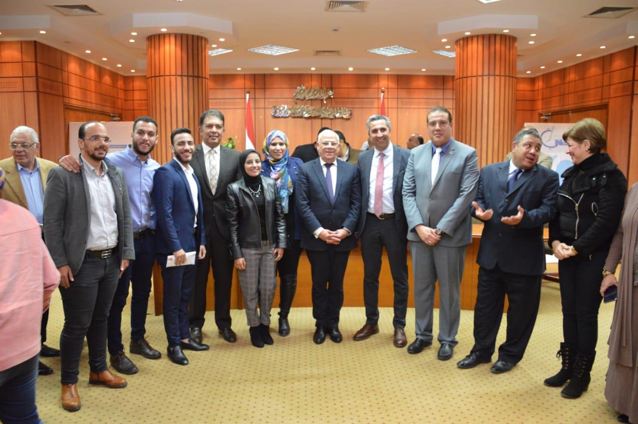 محافظ بورسعيد وأعضاء اللجنة