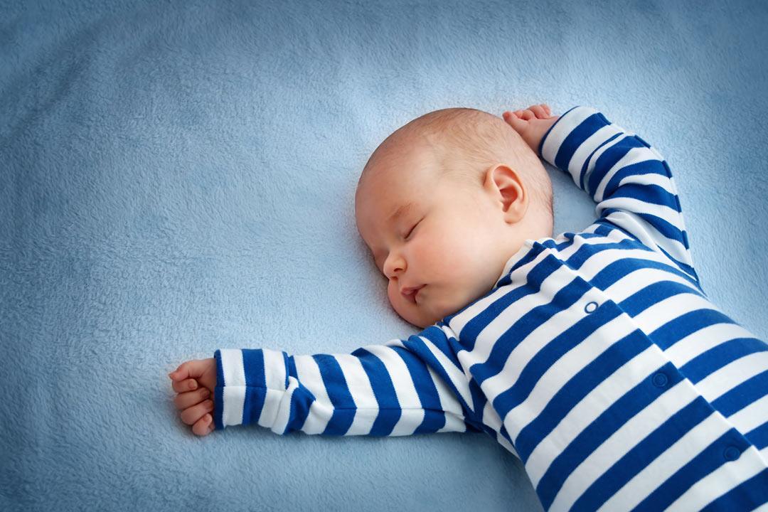 9 أسباب للنوم المتقطع لدى الأطفال