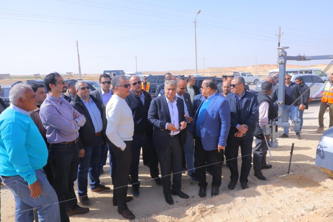 وزير النقل يتابع أعمال تطوير طريق القاهرة - أسيوط 