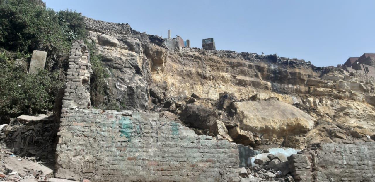 انهيار صخرة بمنشأة ناصر