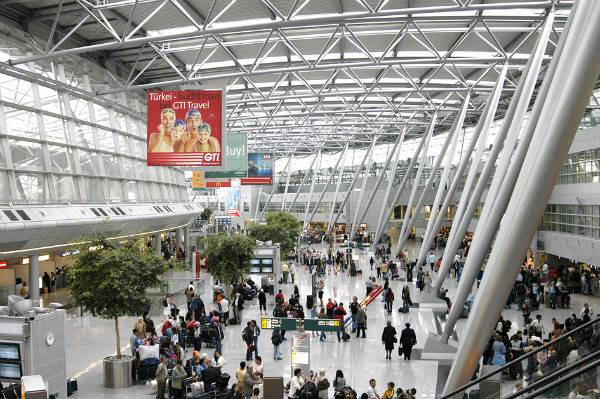 مطار دوسلدورف في ألمانيا