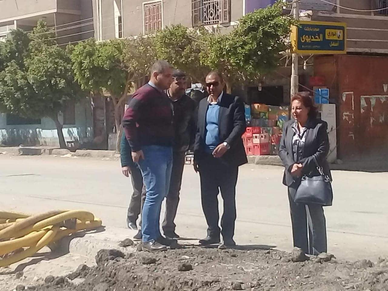 رئيس مركز أبوقرقاص يتفقد أماكن انتظار السيارات