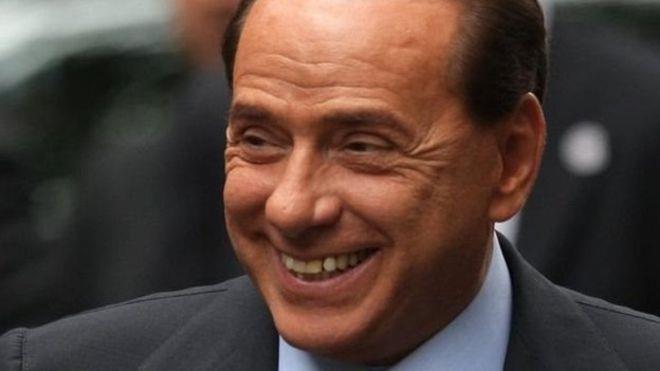 رئيس الوزراء الإيطالي السابق المثير للجدل سيلفيو ب